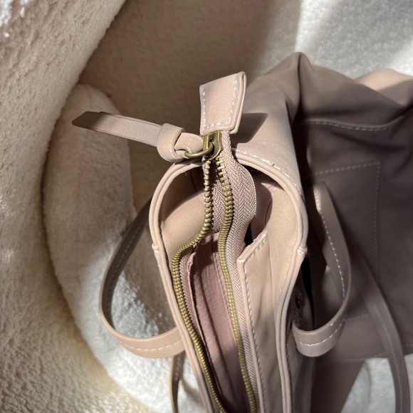 Universal Thread Beige Large Tote Bag - Picture 3 of 8